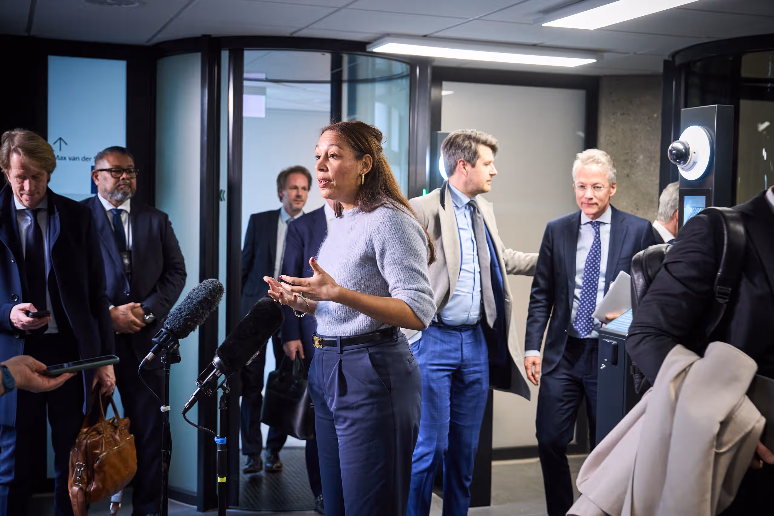 Nathalie van Berkel op bezoek bij de formateurs van de nieuwe regering