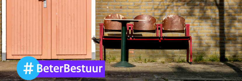 Foto van drie stoelen