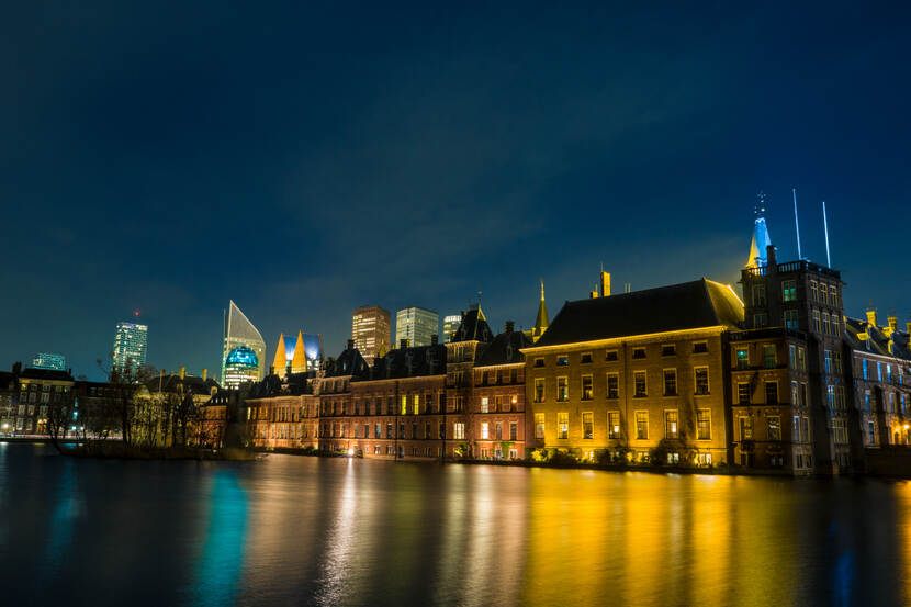 Den Haag 's nachts verlicht