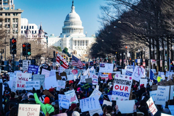 demonstranten bij het capitol