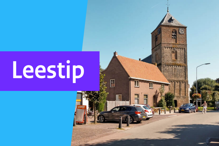 straatbeeld van een dorp met een supermarkt en een kerk en de tekst leestip