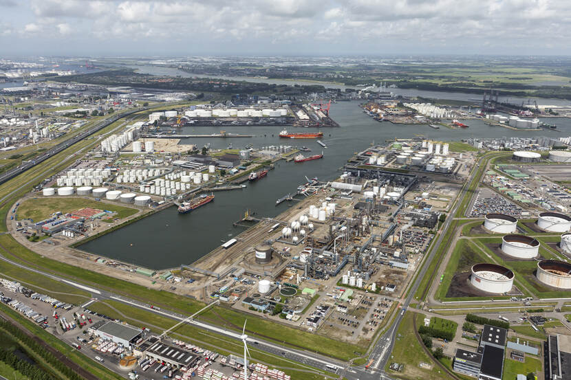 De haven van bovenaf