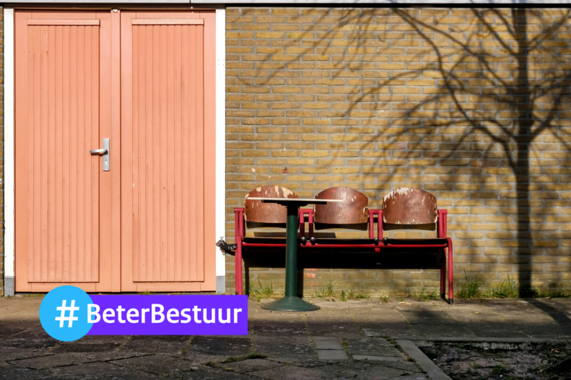 Foto van drie stoelen