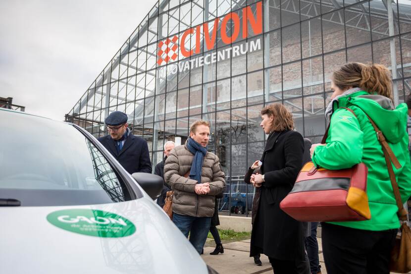 Hanke Bruins Slot in gesprek met Jurgen Rutgers bij innovatiecentrum CIVON