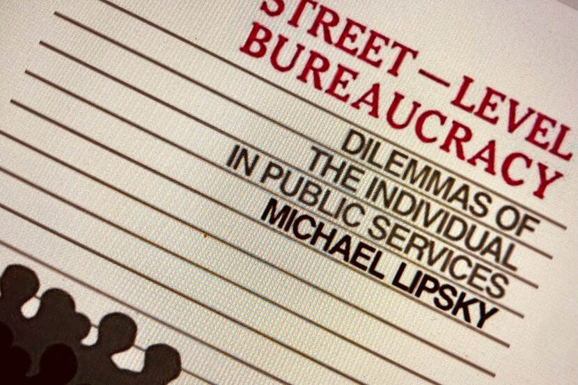 Boek 'Street-level bureaucracy: dilemmas of the individual in public services' van Michael Lipsky