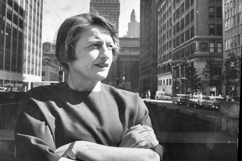 Een vrijgevochten Ayn Rand in New York in 1957.