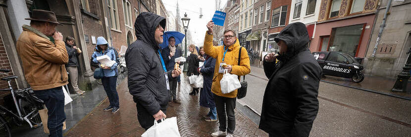 Ambtenaren op weg naar een werkbezoek